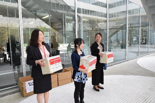 日本女子大学学生及び教職員有志による令和6年度能登半島地震の被災者支援の募金活動の様子