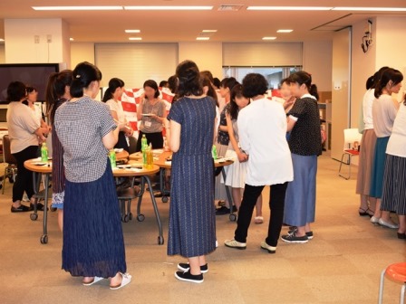 学生同士の懇談（2018年度風景）