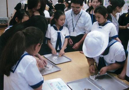 4年生学校宿泊体験での豊明会の展示