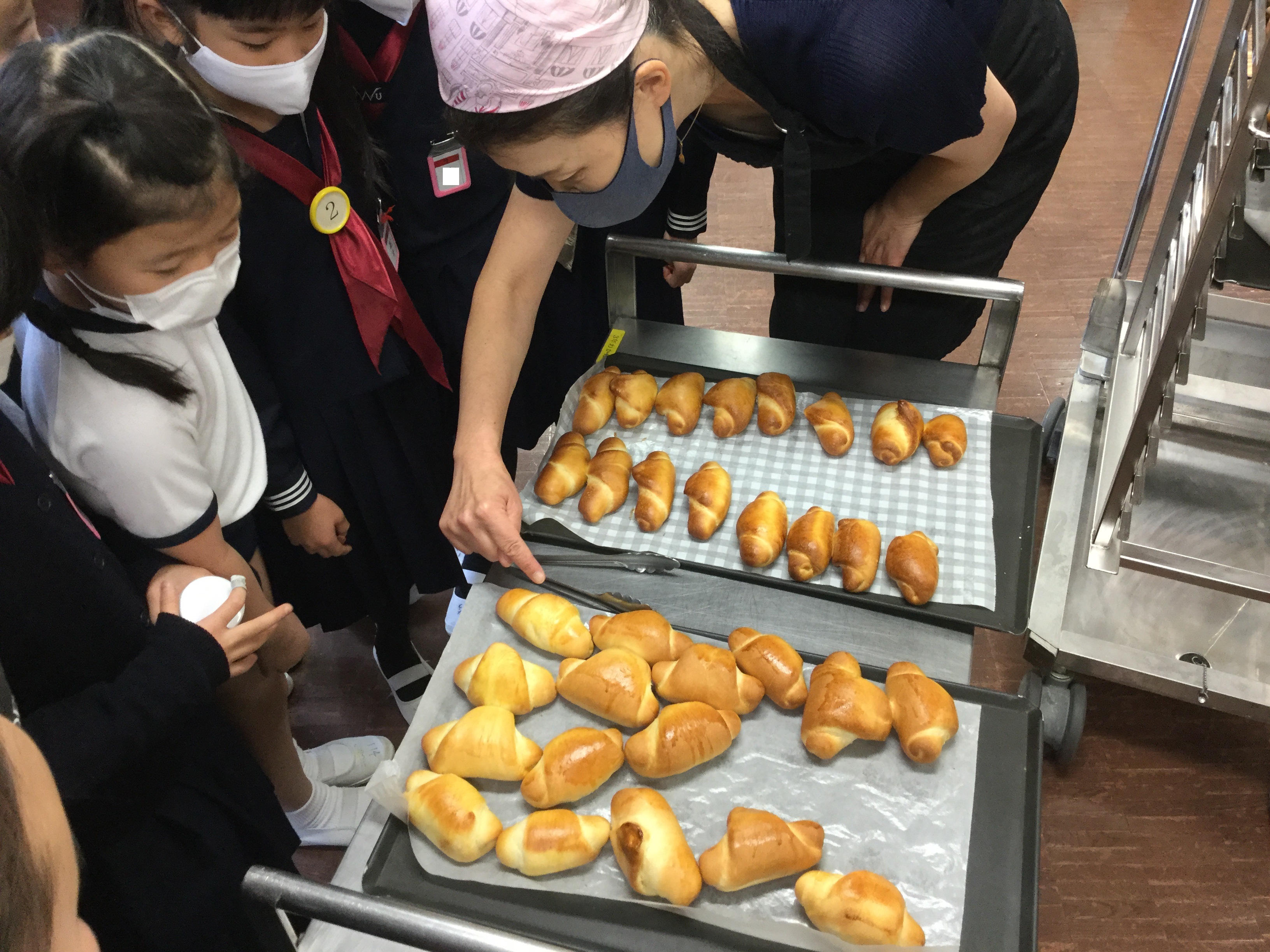 焼きたてのパンのいい香りに、「早くたべたいな」