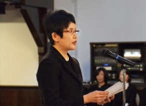 弔辞を捧げる大場昌子学長