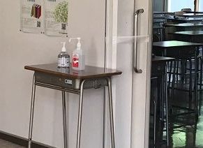 各教室での手指消毒