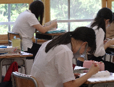 久しぶりの授業ですが集中して取り組んでいます