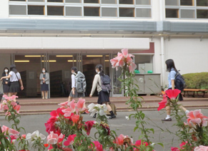 間隔をあけて登校しました