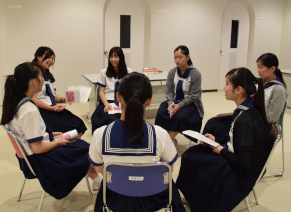 小グループ会での話し合い