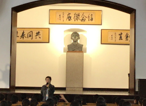 成瀬記念講堂にて