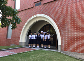 成瀬記念館前にて