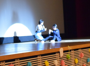 先生も出演し歓迎会を盛り上げました