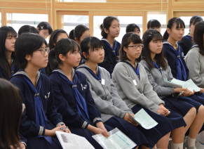 真剣にお話を聞きます