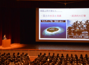 地球温暖化問題を訴える