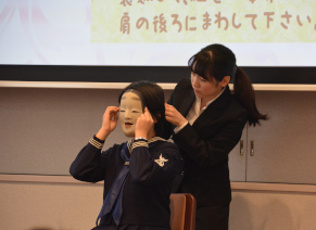 能面を着ける体験をしました