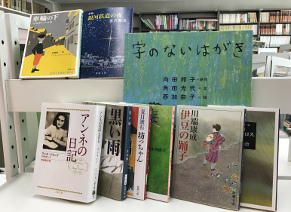 授業で読む文庫本たち 並べてみると厚さは一目瞭然!