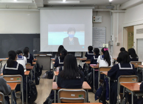 zoomを通して校長先生から自治の話を伺いました