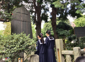 墓碑の前で決意をお伝えしました。