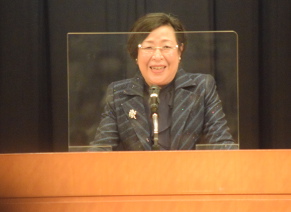 綿引万里子氏