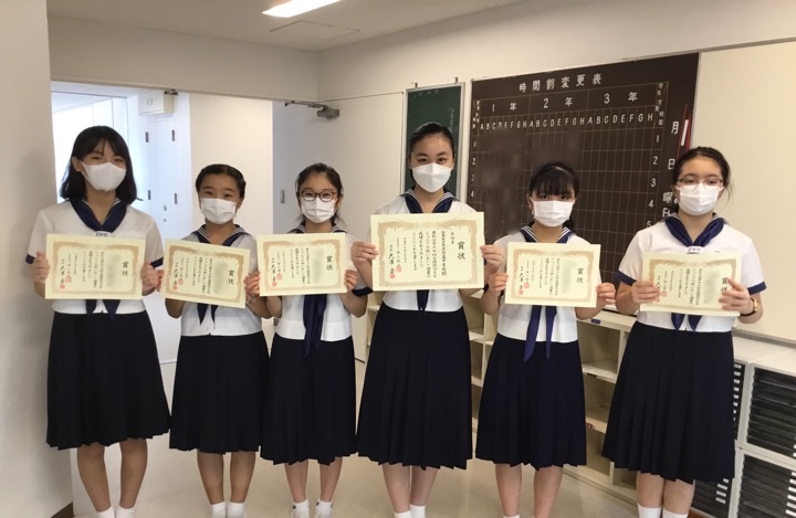 快挙に満面の笑顔です