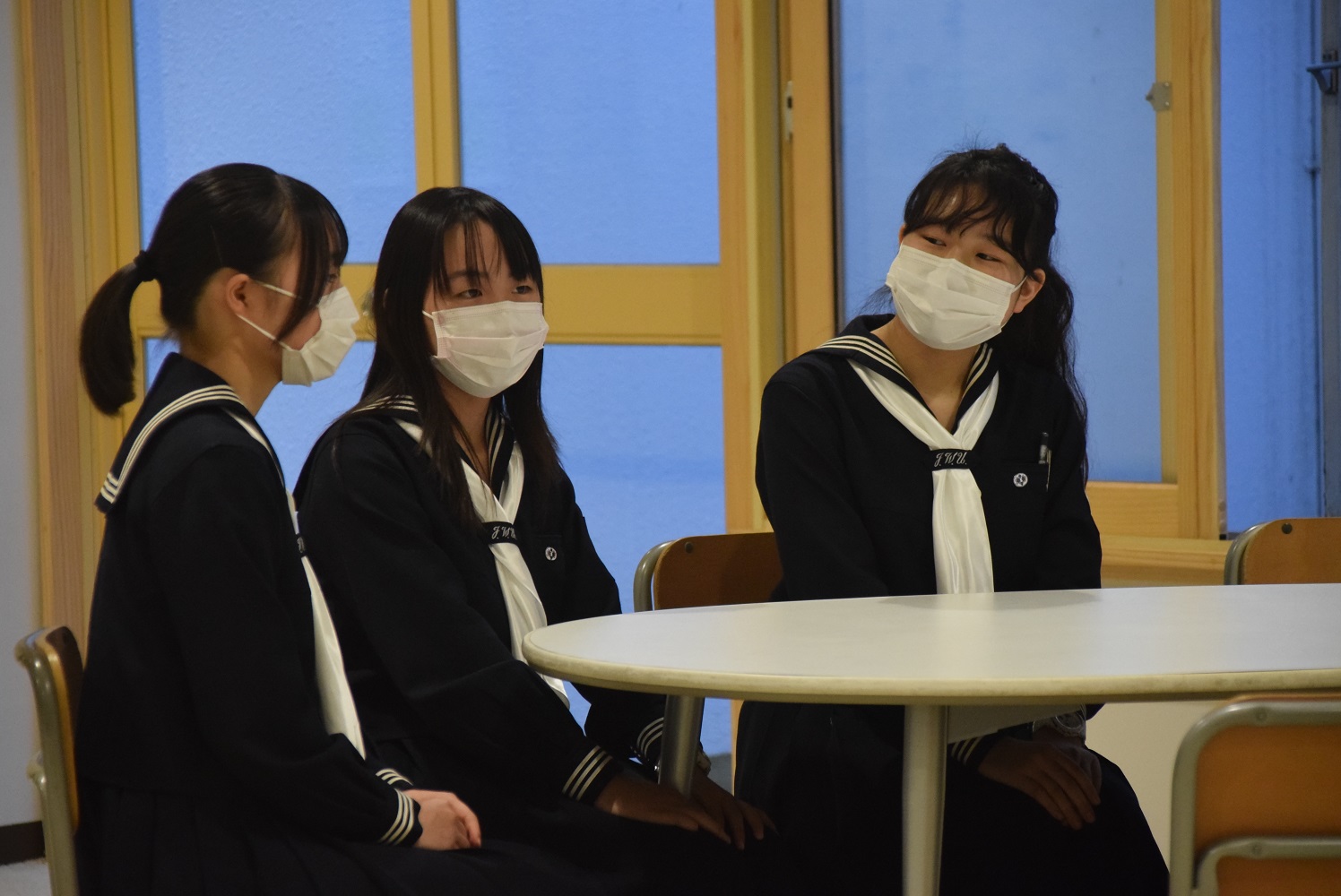 各学年1人ずつ集まり、様々な質問に答えます