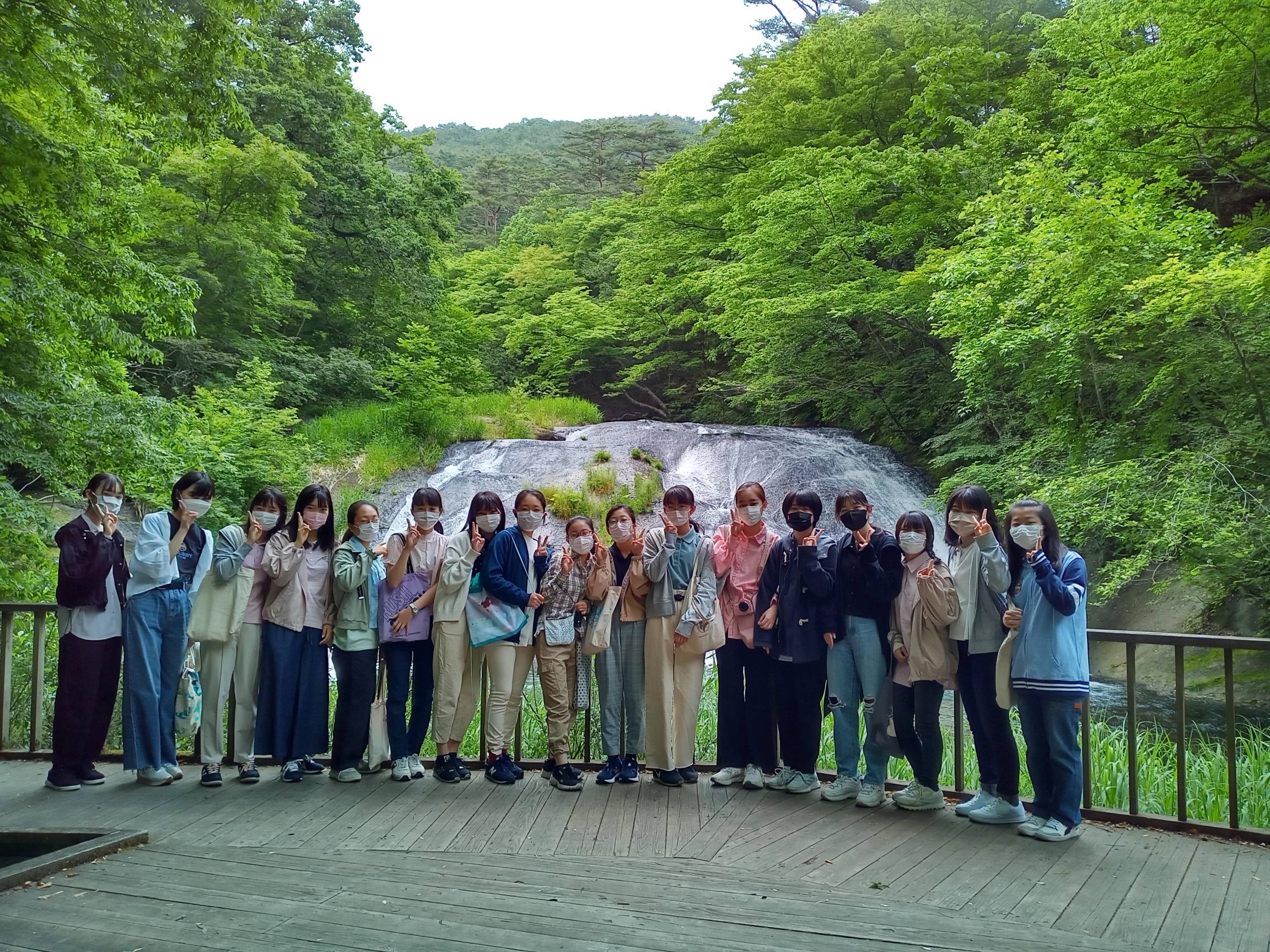 朝の散策 釜渕の滝