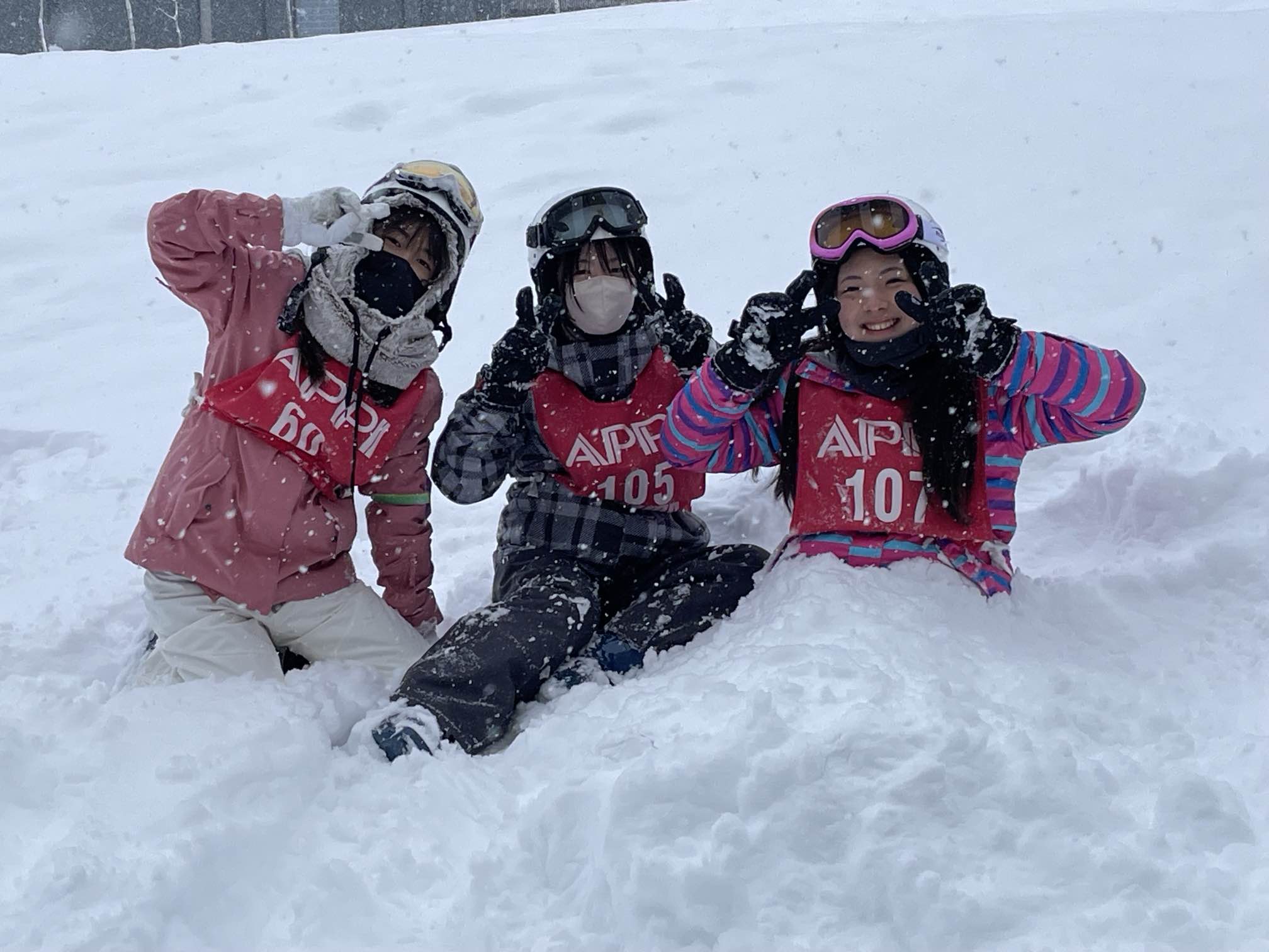 雪遊びも欠かせません