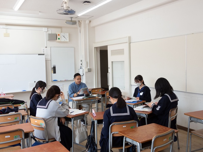 テーマに沿って真剣に考えます