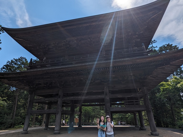 円覚寺の山門は大迫力です