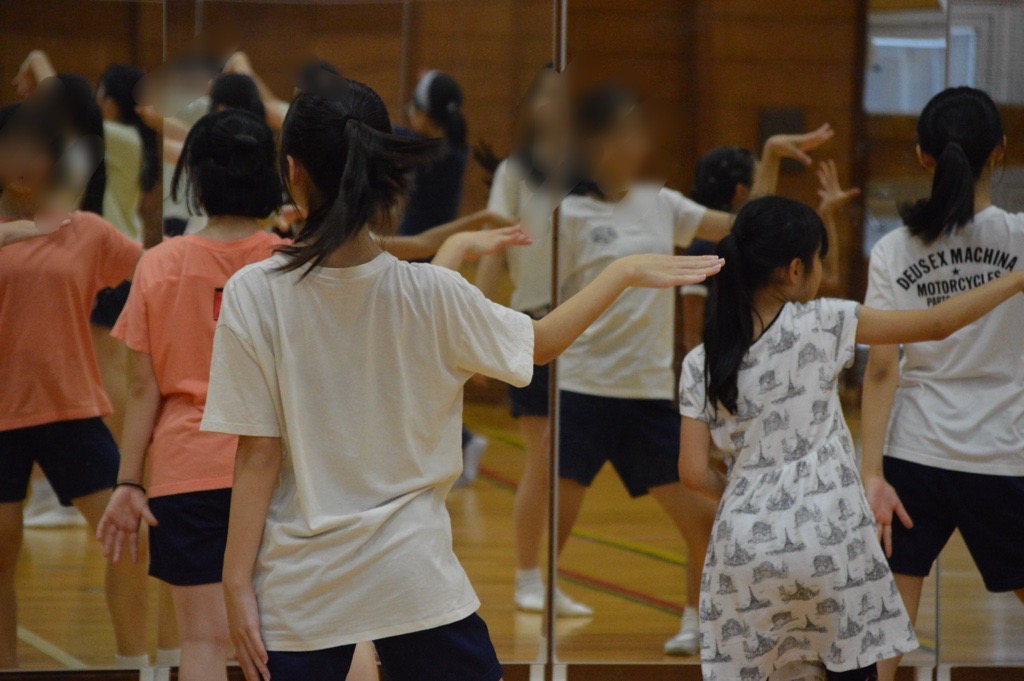 生徒が創作したダンスを一緒に踊りました
