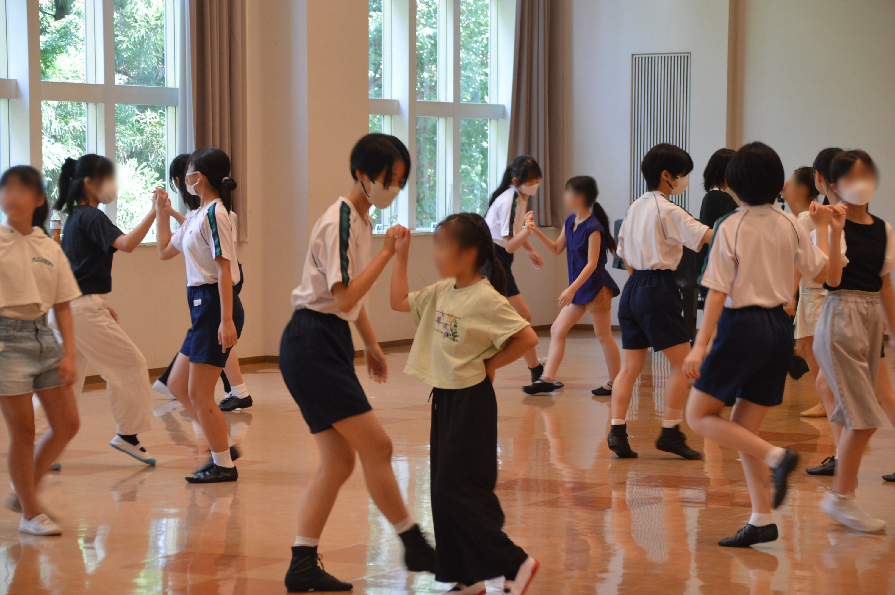 ミュージカルナンバーに合わせてダンス！