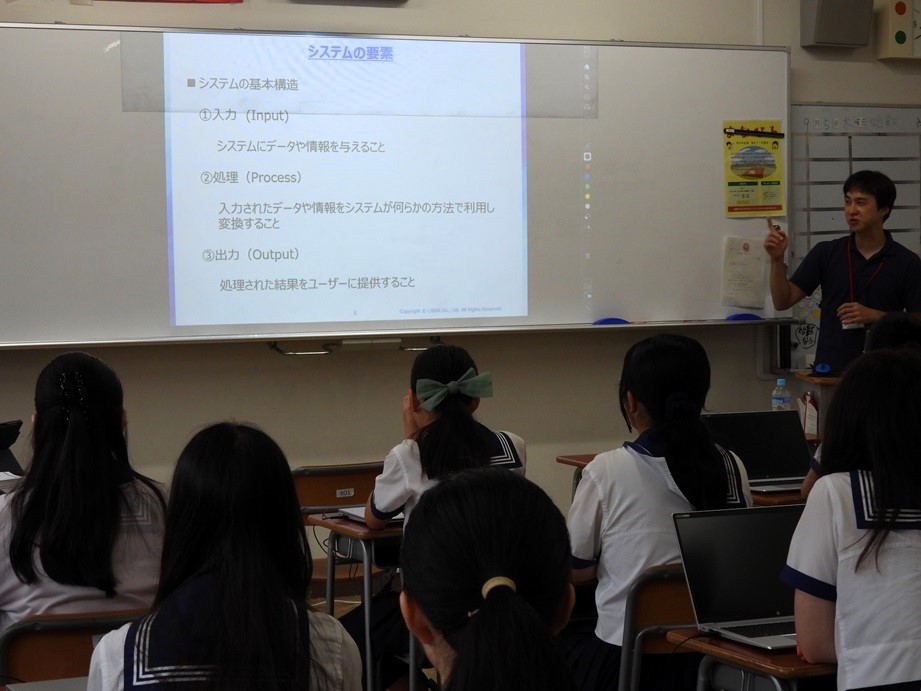 システムについてレクチャーを受けます