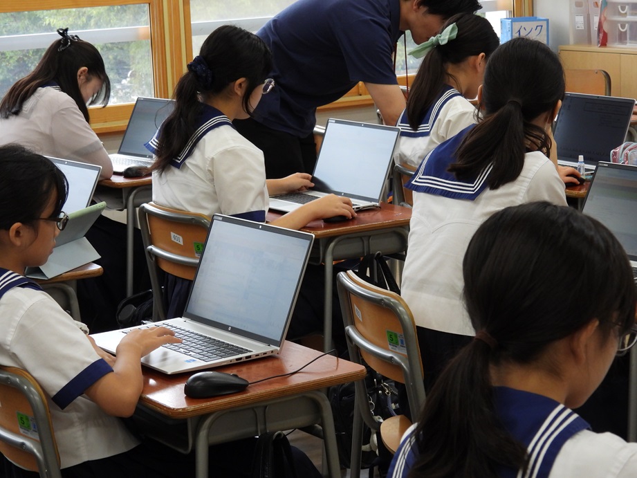 真剣に作業を進めます