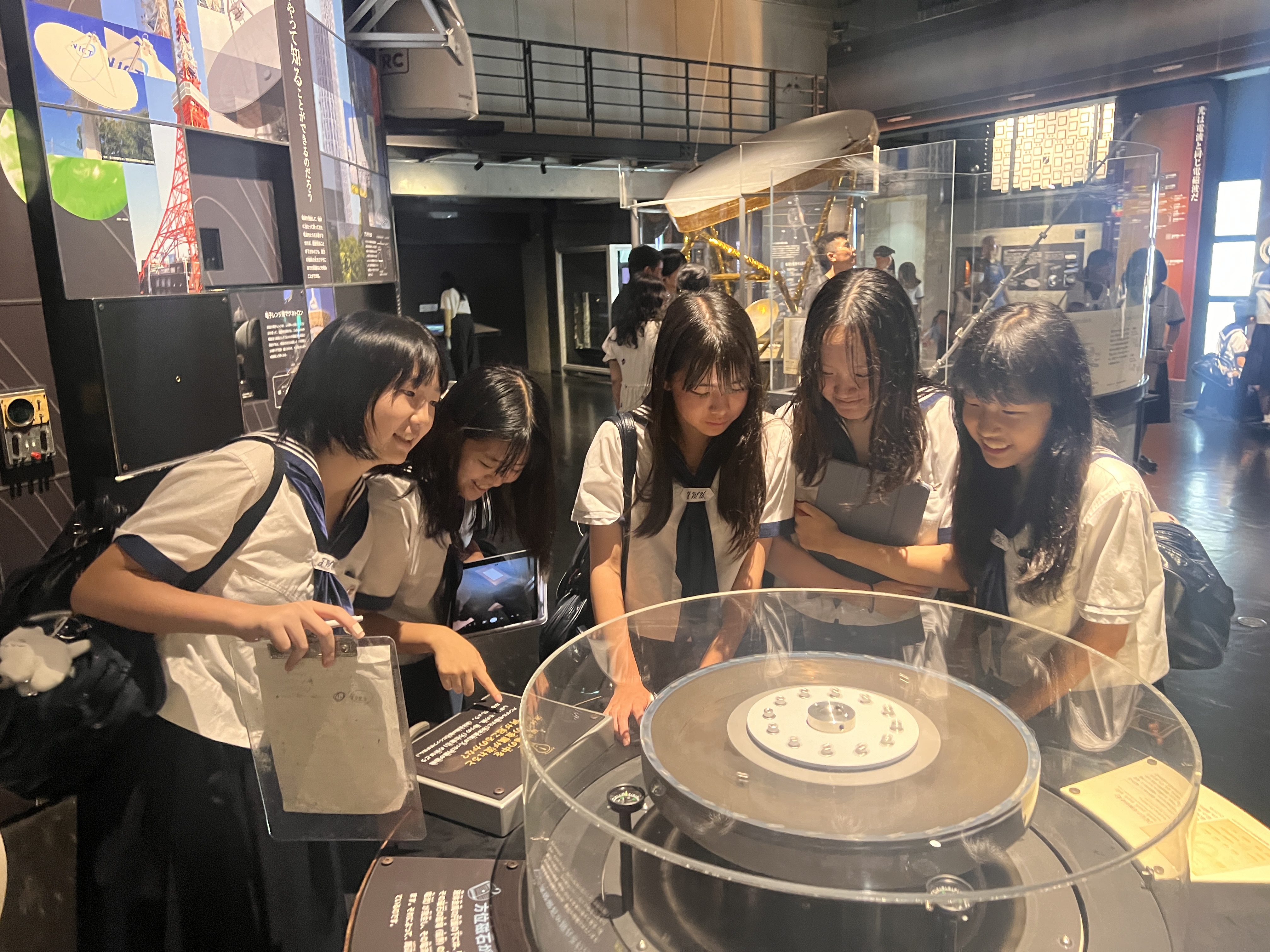 目で見て実際に触れながら学べました