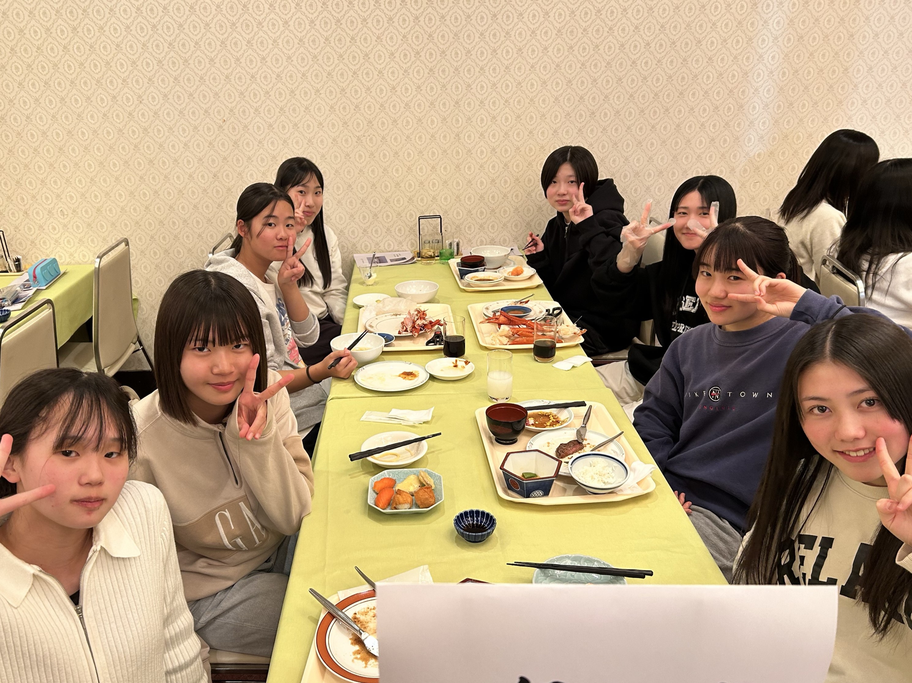 豪華な夕食に舌鼓！