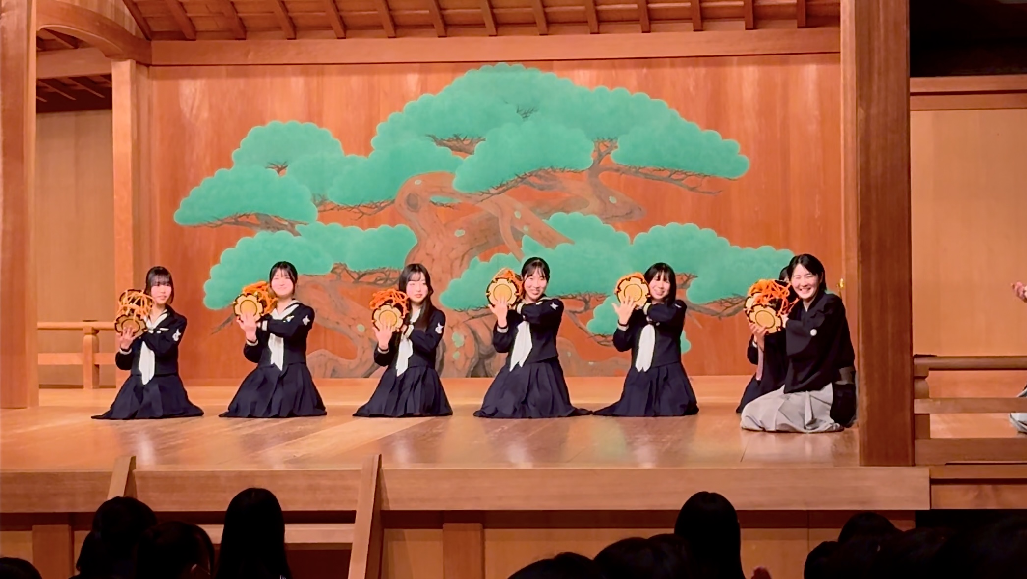 会場の「謡」と合わせて一体感が生まれました