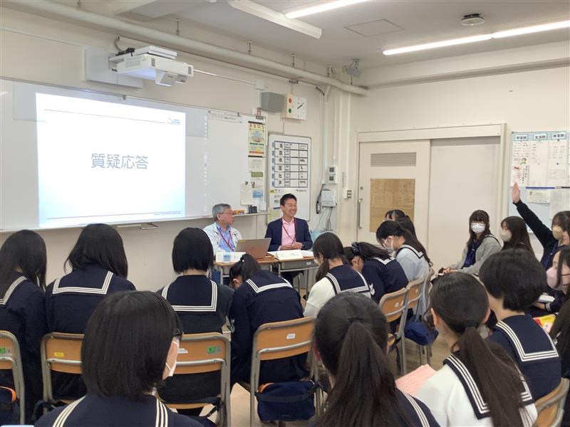 生徒の質問にも答えてくださいました