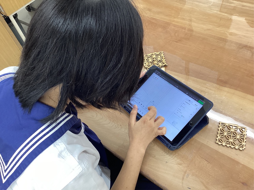 iPadでデザインを進めていきます