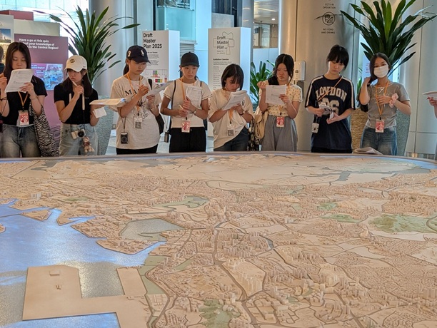 シンガポールの都市開発について学びます