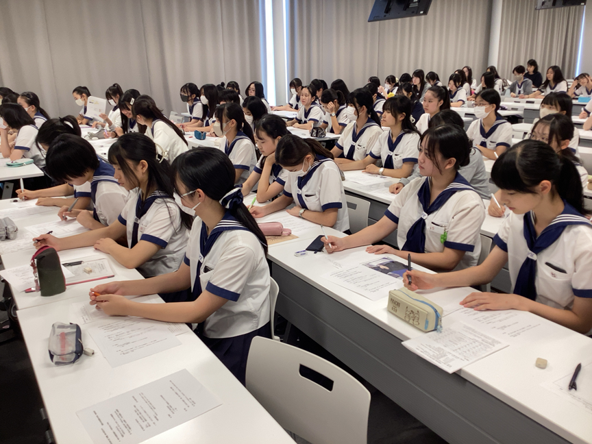 国際文化学部国際文化学科　伊藤由希子先生の講義