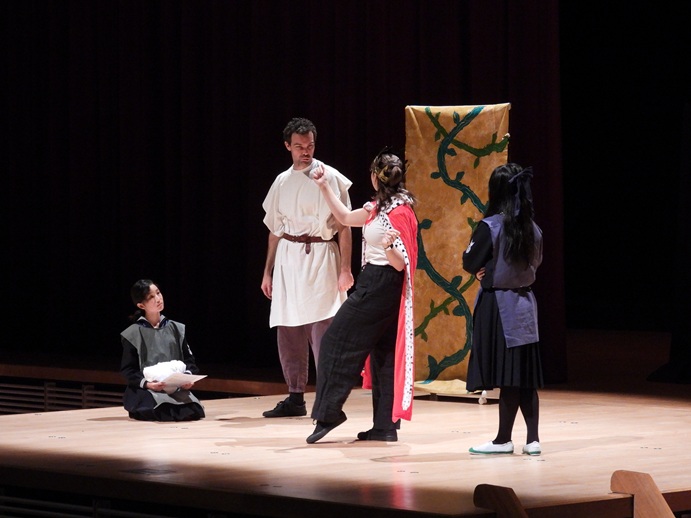 生徒も一緒に舞台にあがりました