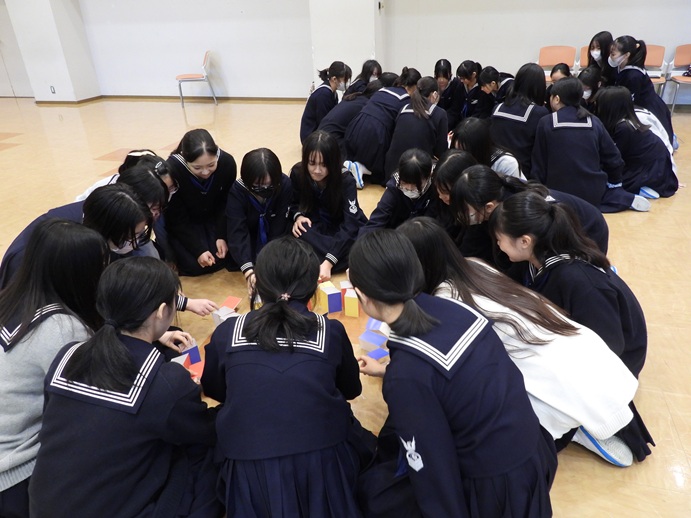 チームごとにミッション達成を目指して、ブロックを動かします