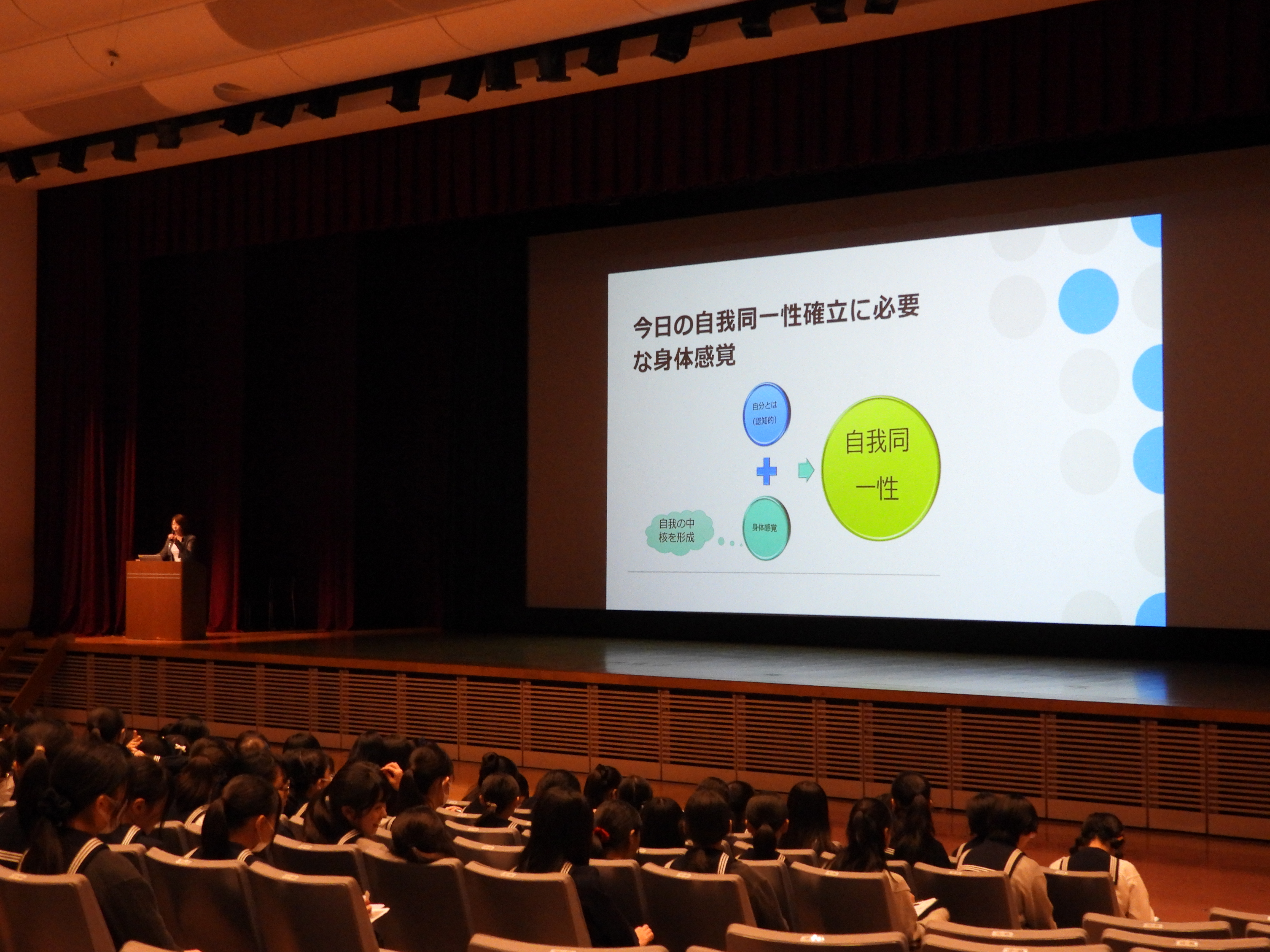 人間社会学部心理学科 塩崎尚美先生