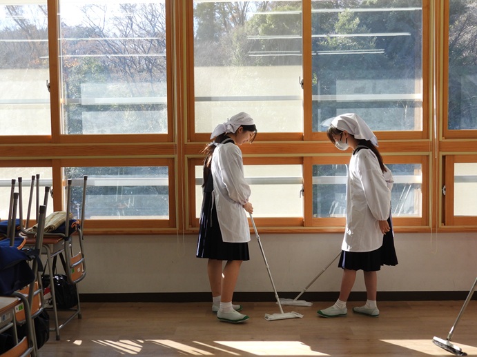 式典の後は大掃除です