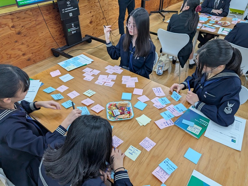 アイデアを出し合います