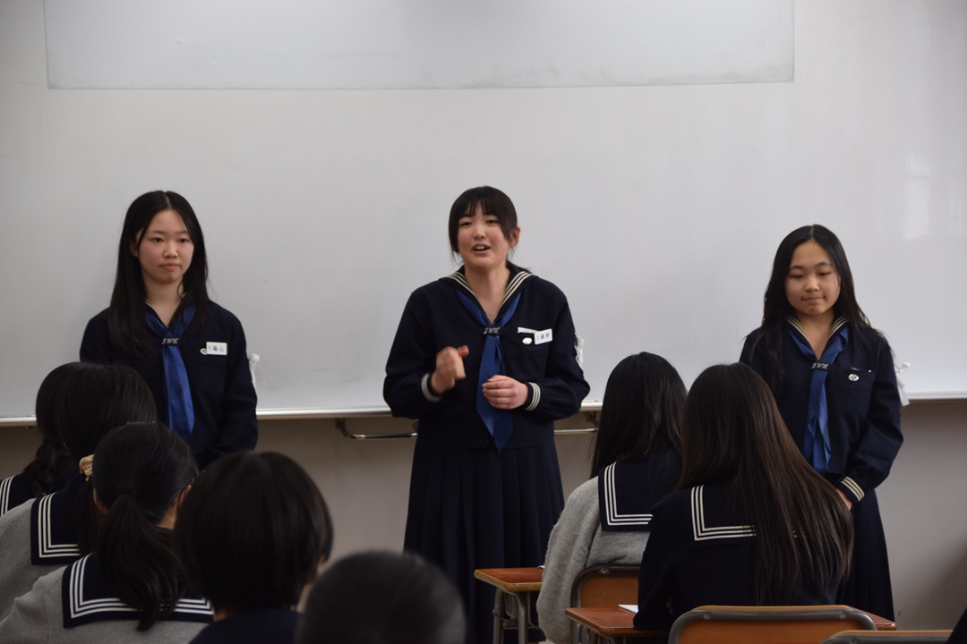 前日には各クラスをまわって移動演説も行いました