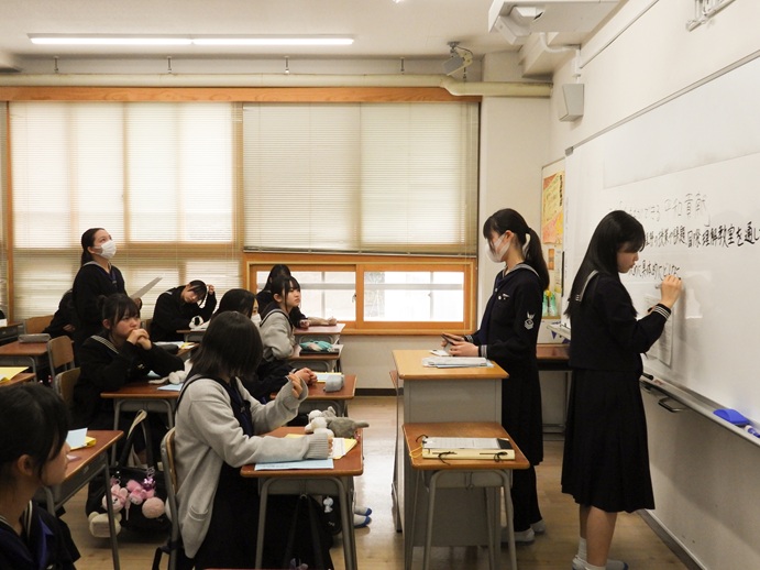 最後に、クラスに戻って各グループからの報告とクラスのまとめをしました