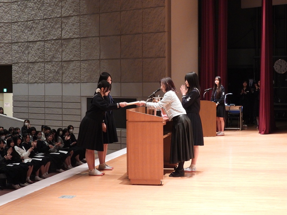 生徒総会で優勝チームが表彰されました