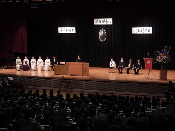 3年生243名は門出の時を迎えました