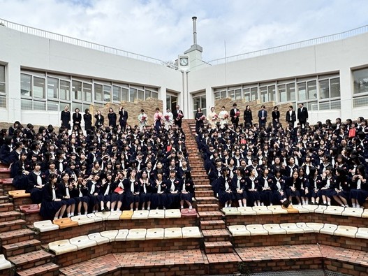 もみじ劇場にて集合写真