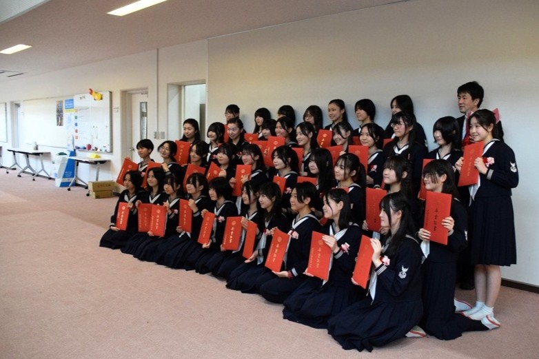 クラスごとに集合写真を撮りました