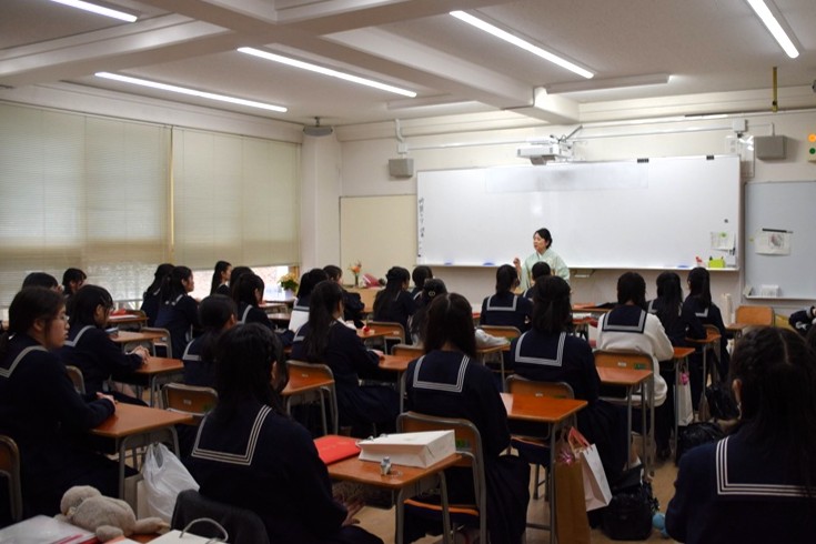 生徒は担任からの言葉に熱心に聞いていました