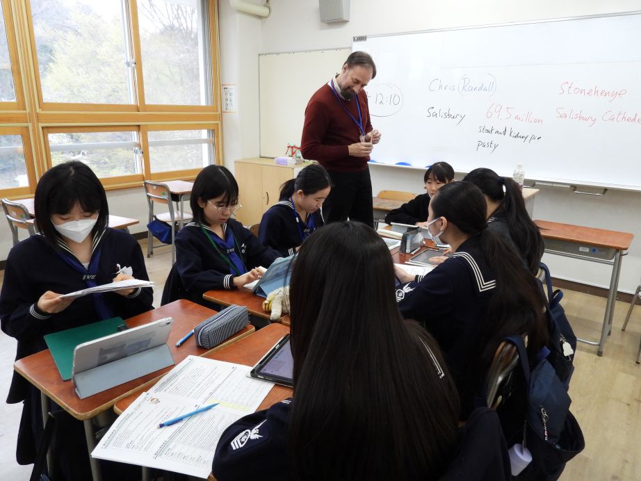 グループごとに担当の先生がついてくださいます