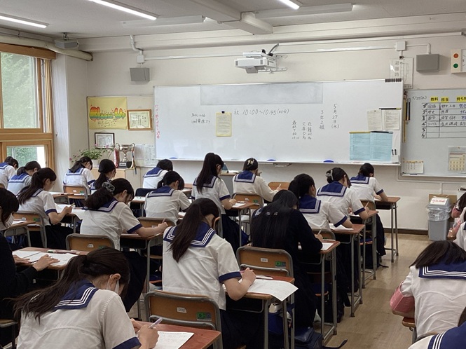中間テスト よく頑張りました!